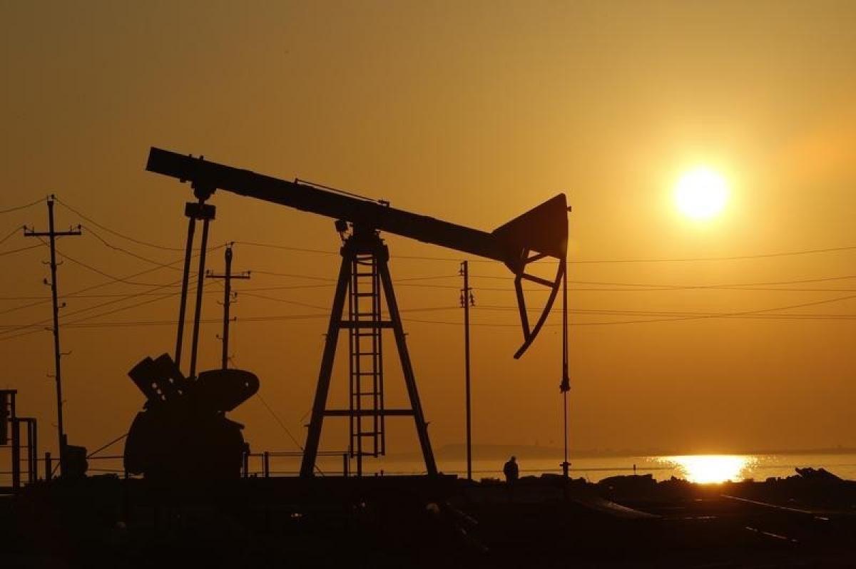 Crude prices rise as investors bet big on oil strength